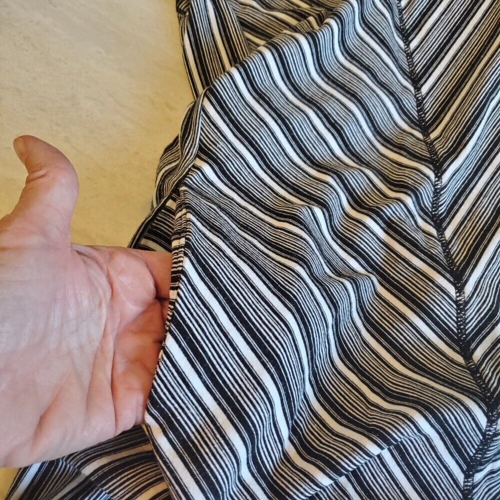 T By Talbots Shift Dress Small Black White Stripe Bodycon Pockets Athleisure - Picture 8 of 16